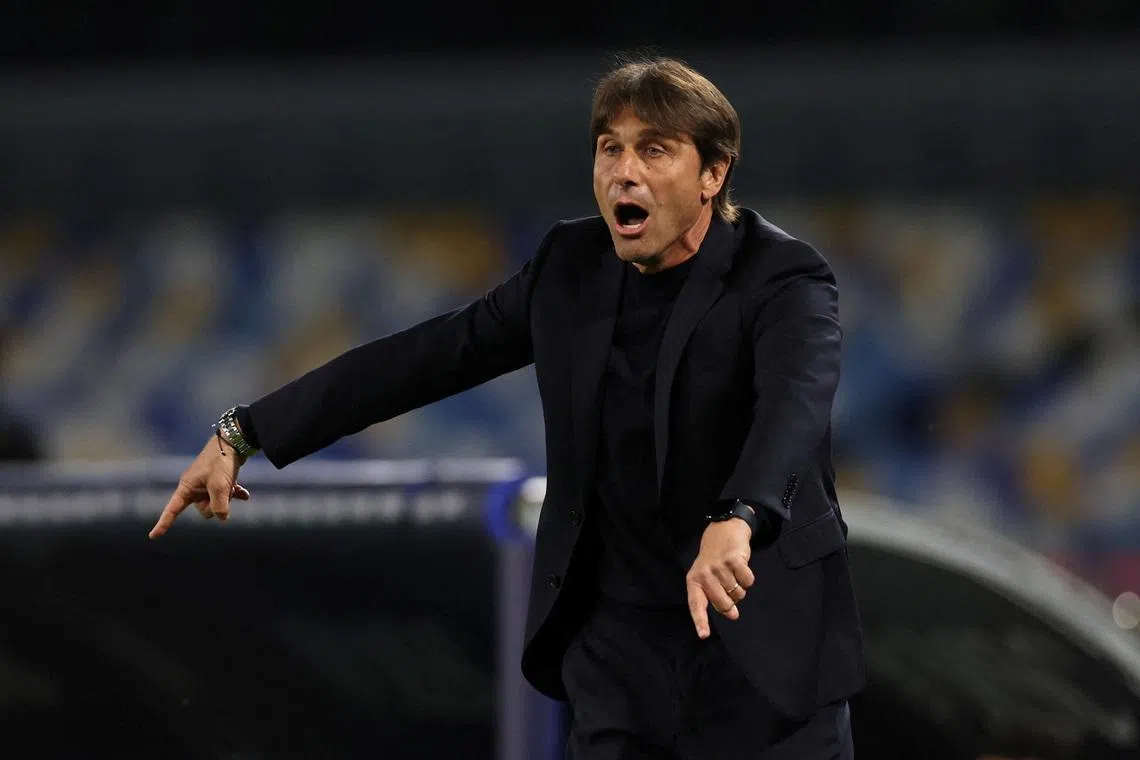 FILE PHOTO: Soccer Football - Serie A - Napoli v Cremonese - Stadio Diego Armando Maradona, Naples, Italy - April 24, 2026  Napoli coach Antonio Conte reacts. REUTERS/Ciro De Luca/File Photo