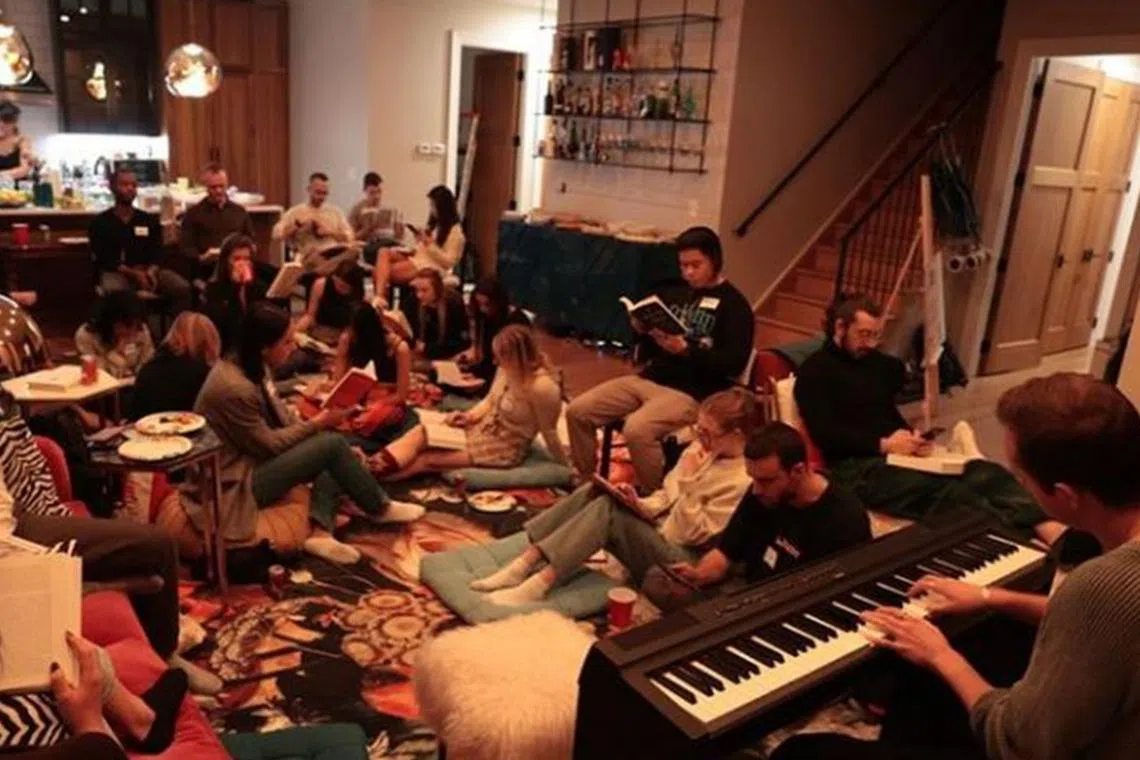 Reading Rhythms attendees typically read for 30 minutes, take a break, read for another 30 minutes, and finally take part in discussions organised around loose prompts.  