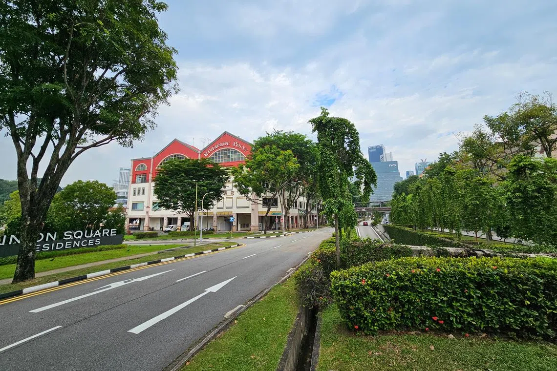 kgmerchant ST20240925_202429600906 Ong Wee Jin / 

Riverside Point, photographed on Sept 25, 2024.

Merchant Road will be partially pedestrianised as part of plans to link Fort Canning to Pearl's Hill City Park.

