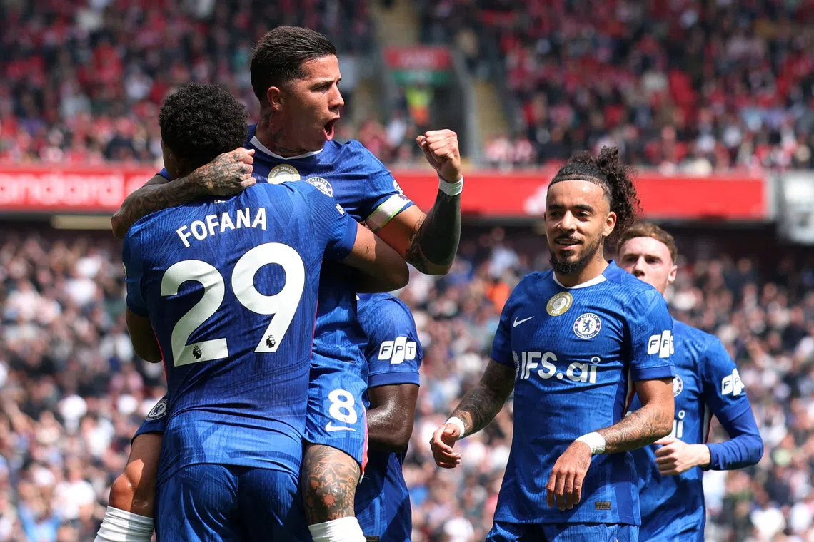 Chelsea boss Alonso gives little away on Fernandez future amid transfer talk