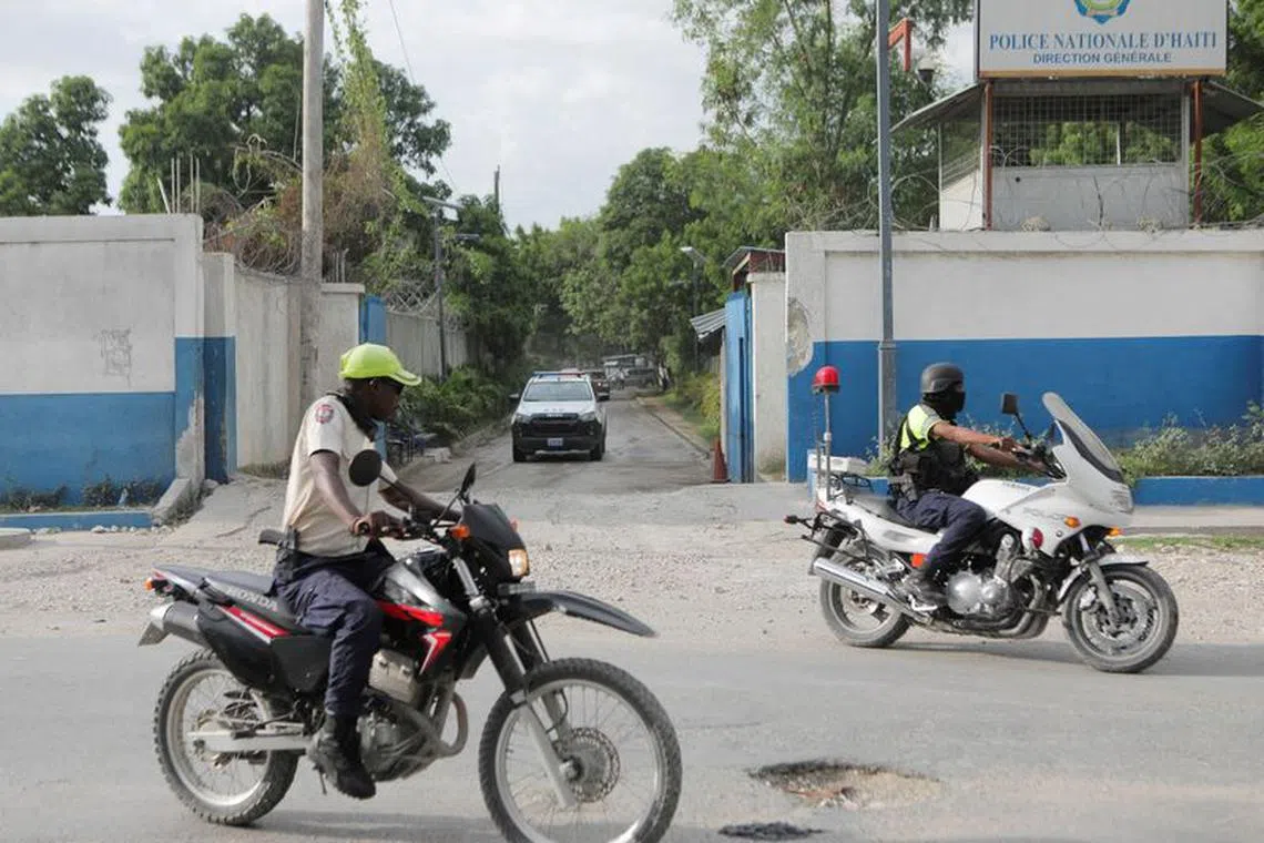 FILE PHOTO: Members of Haitian National Police (PNH) lead a convoy of cars carrying members of a Kenyan delegation as they leave the premises of the police after meeting with the Chief of the PNH Frantz Elbe, in Port-au-Prince, Haiti, August 21, 2023. REUTERS/Ralph Tedy Erol/File Photo