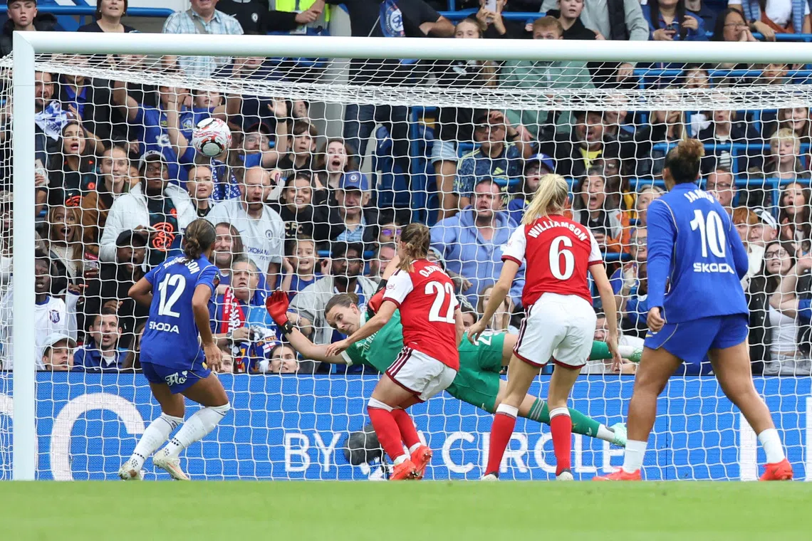 Soccer Football - Women's Super League - Chelsea v Arsenal - Stamford Bridge, London, Britain - September 27, 2026 Chelsea's Alyssa Thompson scores their first goal past Arsenal's Anneke Borbe Action Images via Reuters/Cat Goryn