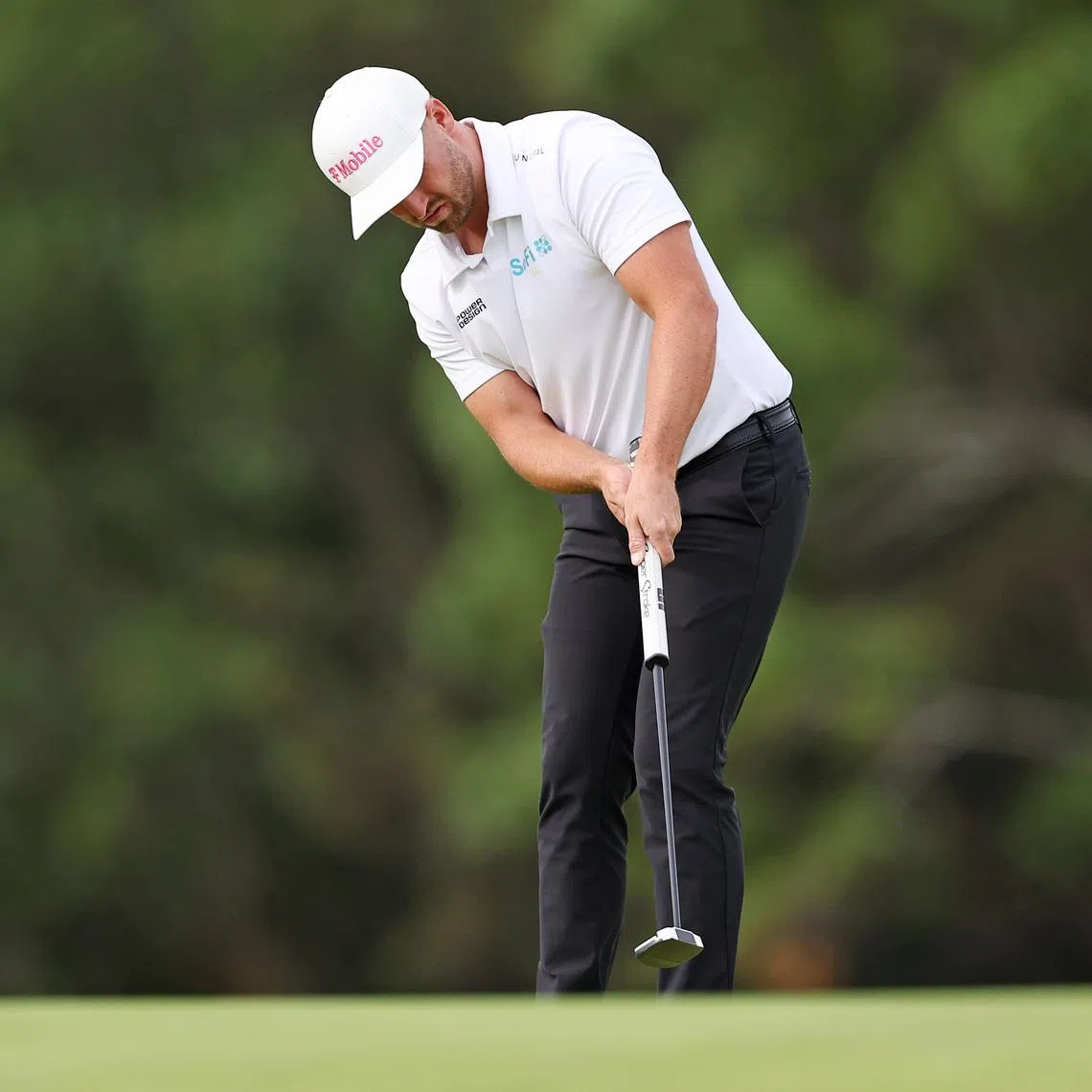 Jun 19, 2026; Southampton, New York, USA; Wyndham Clark lines up his shot on the second hold during the first round of the U.S. Open golf tournament at Shinnecock Hills Golf Club. Mandatory Credit: Bill Streicher-Imagn Images