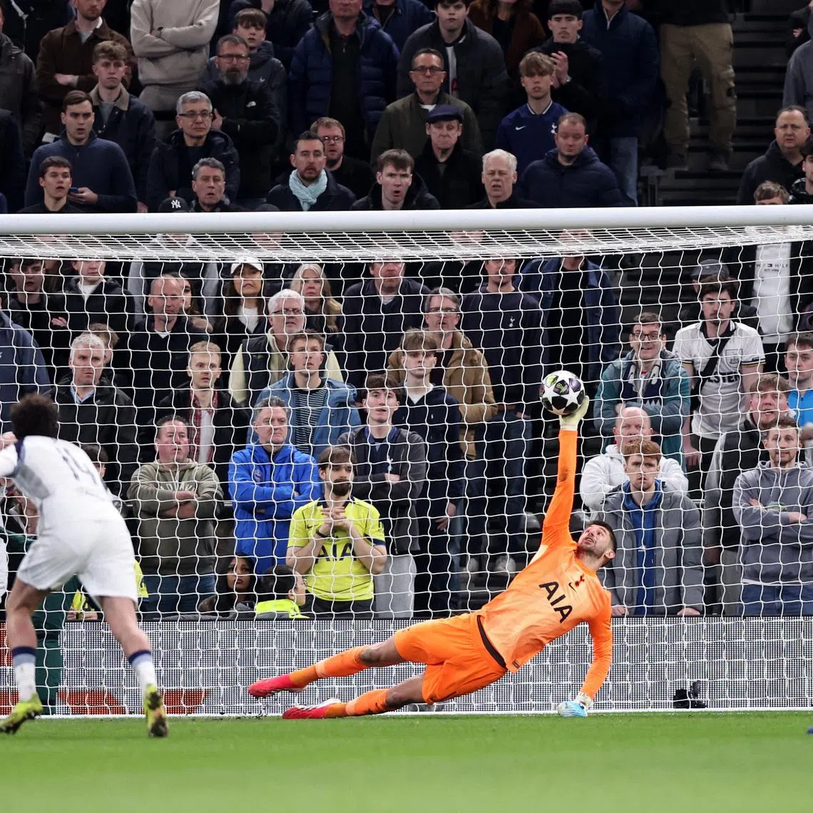 Soccer Football - UEFA Champions League - Round 16 - Second Leg - Tottenham Hotspur v Atletico Madrid - Tottenham Hotspur Stadium, London, Britain - March 18, 2026 Tottenham Hotspur's Guglielmo Vicario saves from Atletico Madrid's Giuliano Simeone REUTERS/David Klein