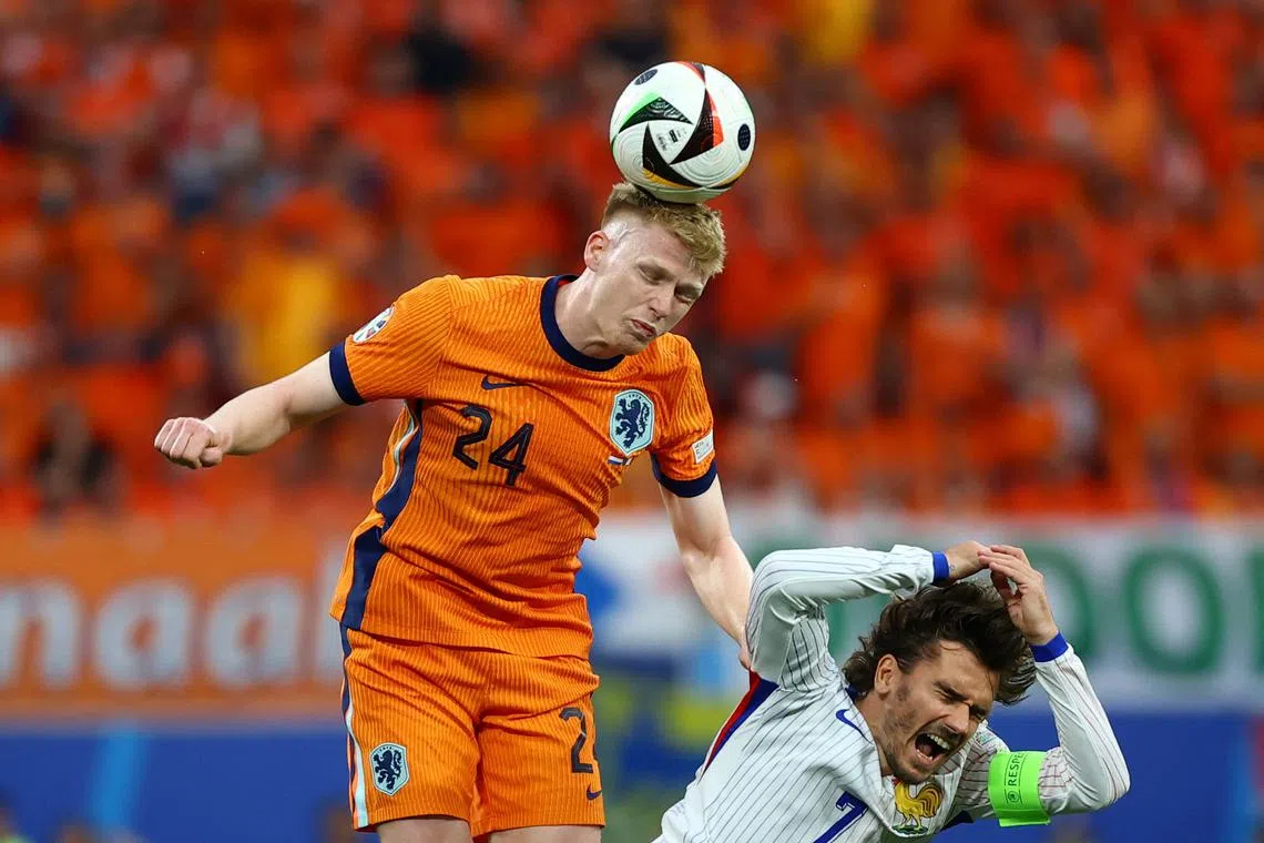 Soccer Football - Euro 2024 - Group D - Netherlands v France - Leipzig Stadium, Leipzig, Germany - June 21, 2024  Netherlands' Jerdy Schouten in action with France's Antoine Griezmann REUTERS/Kai Pfaffenbach