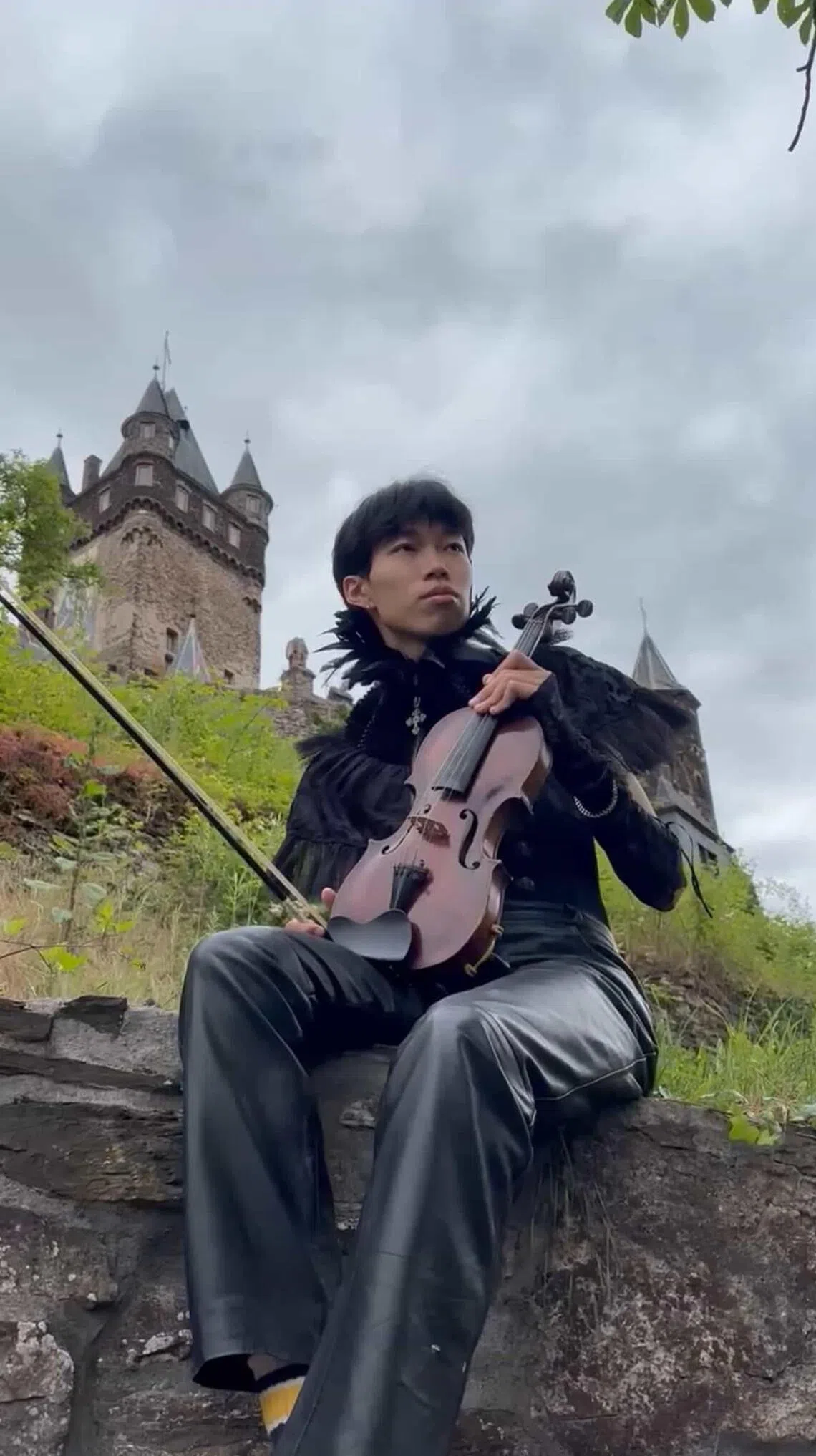 Bard and fiddler Tony the Raven will perform at Ren Faire SG.