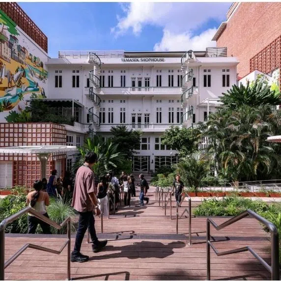 The new outdoor community space has been fitted with features to not only support local biodiversity, but also act as a community gathering space.