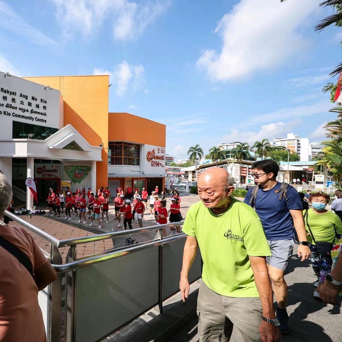 ST20251130_202564400660/vclhl30/Brian Teo/Vanessa Paige Chelvan/Residents arriving at Ang Mo Kio Community Centre for the Ang Mo Kio Community Centre Day on Nov 30, 2025. ST PHOTO: BRIAN TEO