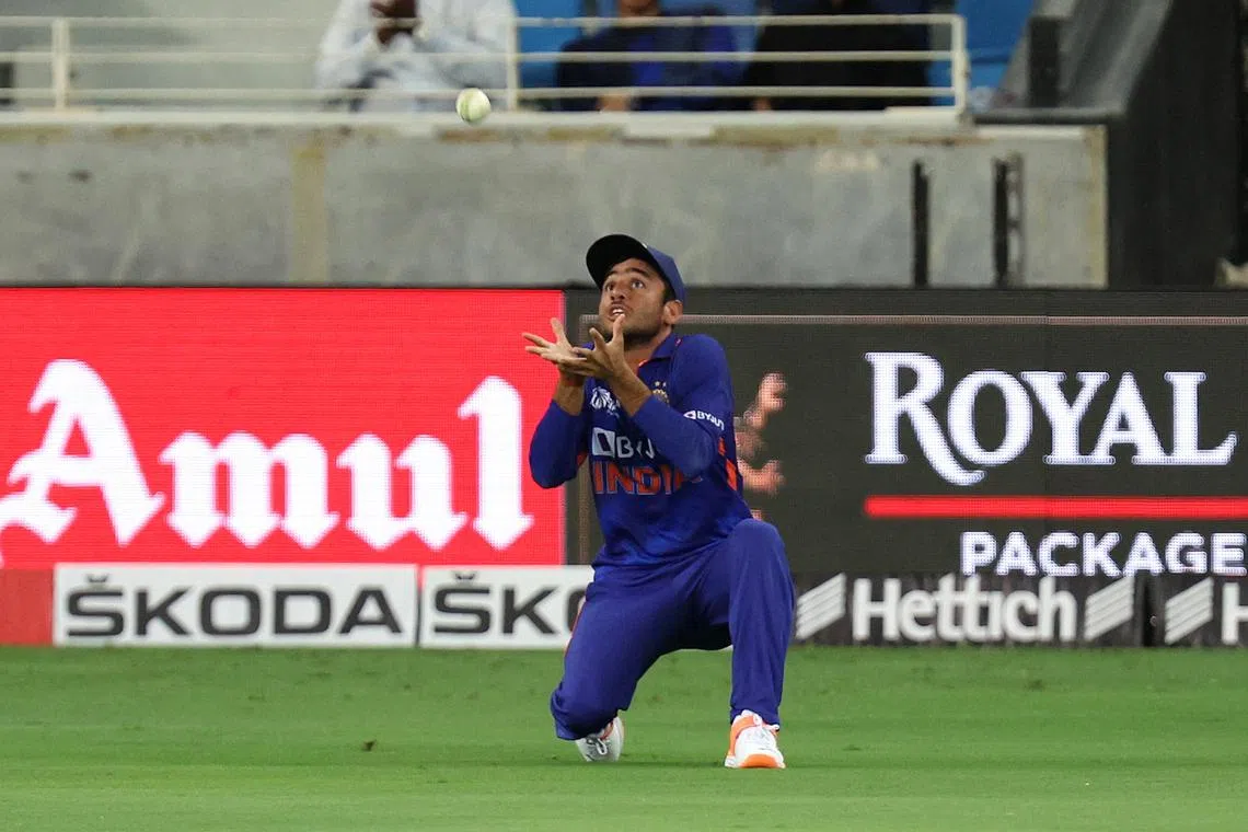 Cricket - Asian Cup - India v Hong Kong - Dubai International Cricket Stadium, Dubai, United Arab Emirates - August 31, 2022 India's Ravi Bishnoi takes a catch to dismiss Hong Kong's Kinchit Shah REUTERS/Christopher Pike/ File Photo