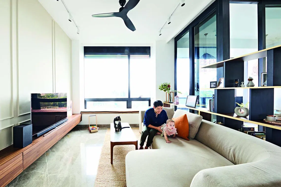 With a cat and baby in the home, the family chose a custom sofa by Blafink using scratch-resistant Aquaclean fabri.