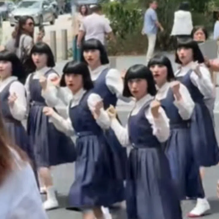 Known as the “mysterious uniformed bobbed hair group”, Avantgardey was formed in February 2022.