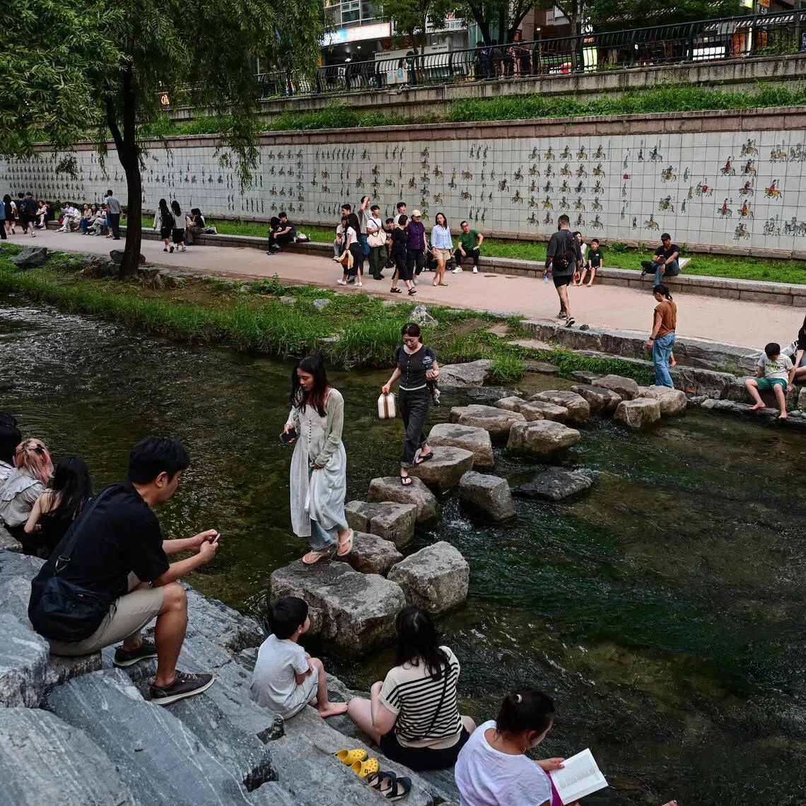 Separate data from the Ministry of Personnel Management showed that more male government workers took parental leave in 2025 than female civil servants.