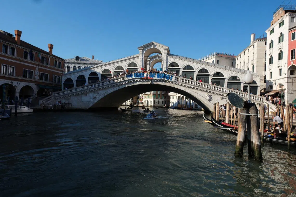 Demonstrators on the Rialto Bridge, stand by a banner that reads 'No space for Bezos' as they take part in a protest against Amazon founder Jeff Bezos, on the third day of Jeff Bezos and his wife Lauren Sanchez Bezos' wedding festivities, in Venice, Italy, June 28, 2025. REUTERS/Manuel Silvestri