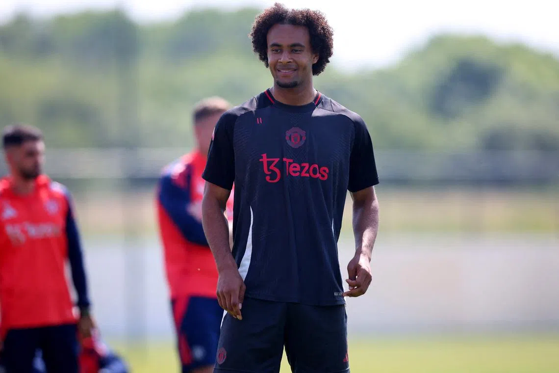 FILE PHOTO: Soccer Football - Europa League - Final - Manchester United Training - Trafford Training Centre, Carrington, Britain - May 20, 2025 Manchester United's Joshua Zirkzee during training Action Images via Reuters/Ed Sykes/File Photo