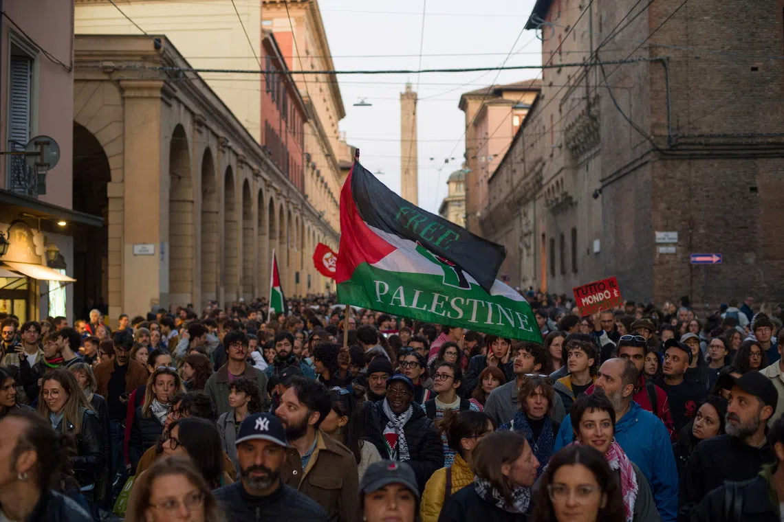 Pro-Palestinian demonstrators carry flags during a protest to condemn the Israeli forces' interception of some of the vessels of the Global Sumud Flotilla aiming to reach Gaza and break Israel's naval blockade, in Bologna, Italy, October 2, 2025. REUTERS/Michele Lapini