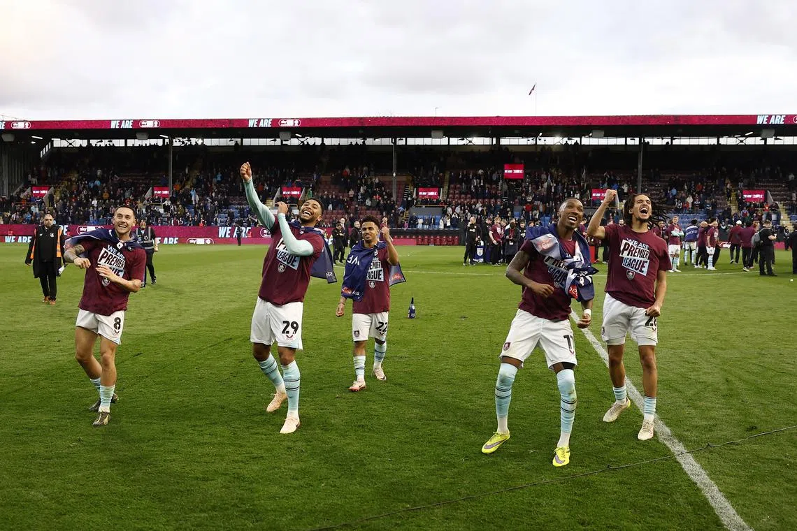 FILE PHOTO: Soccer Football - Championship - Burnley v Sheffield United - Turf Moor, Burnley, Britain - April 21, 2025 Burnley players celebrate after being promoted to the Premier League Action Images/Jason Cairnduff/ File Photo