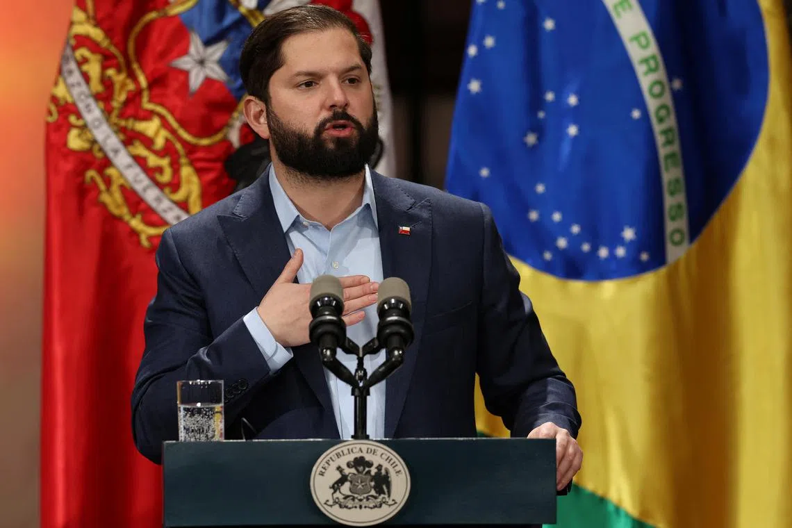 FILE PHOTO: Chile’s President Gabriel Boric delivers a statement along with Brazil’s President Luiz Inacio Lula da Silva (not pictured) at La Moneda government palace, in Santiago, Chile August 5, 2024. REUTERS/Ivan Alvarado/File Photo