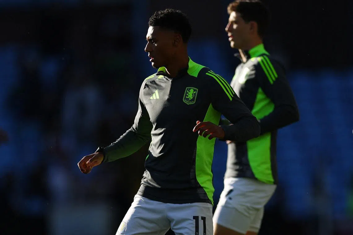 FILE PHOTO: Soccer Football - Premier League - Aston Villa v Tottenham Hotspur - Villa Park, Birmingham, Britain - May 16, 2025  Aston Villa's Ollie Watkins during the warm up before the match. Action Images via Reuters/Andrew Boyers/File photo