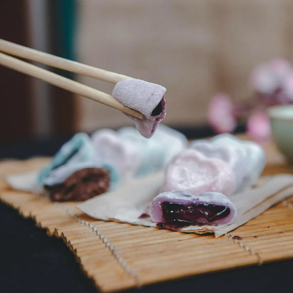 From 2020 to 2024 in Tokyo, a total of 338 people were rushed to the hospital after choking on mochi. 