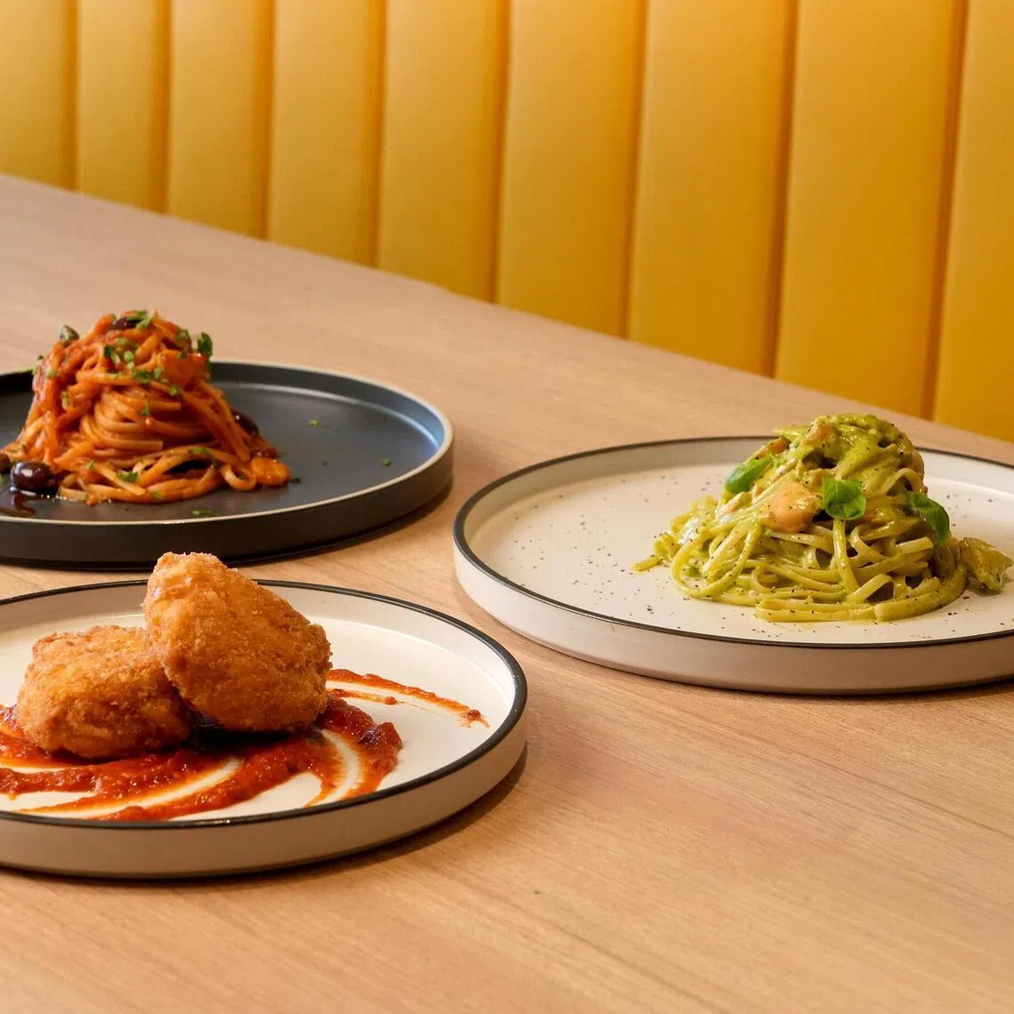 Acqua e Farina introduced a lunch menu in April 2026.