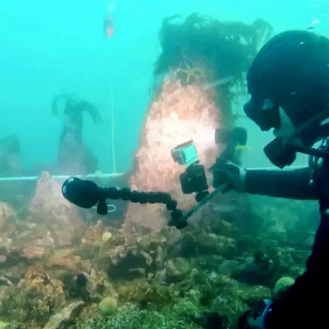 Some 120m long, it was found off the Ile de Sein in Brittany along with a dozen smaller manmade structures from the same period.