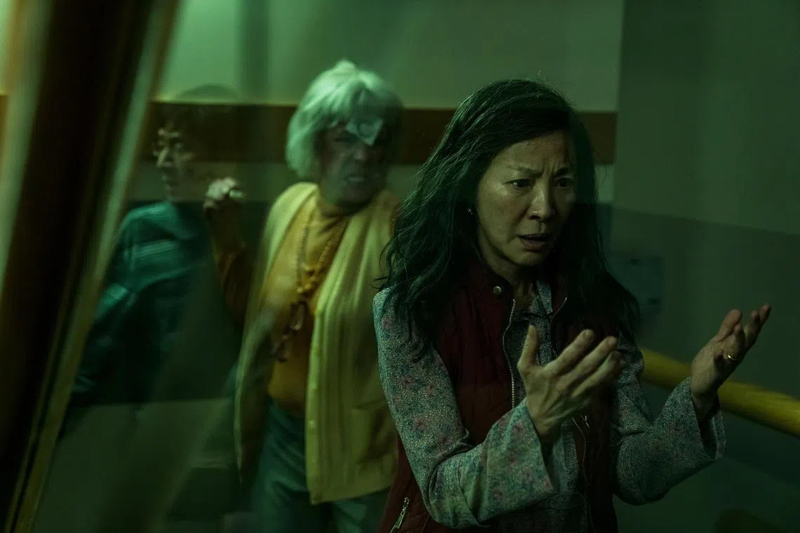 jooscars22 - (From left) Ke Huy Quan, Jamie Lee Curtis and Michelle Yeoh in Everything Everywhere All At Once