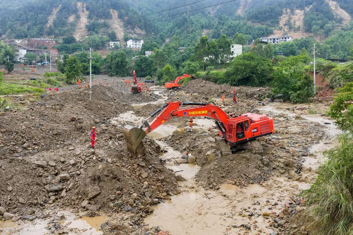 China adds relief funds for flood and quake-hit areas