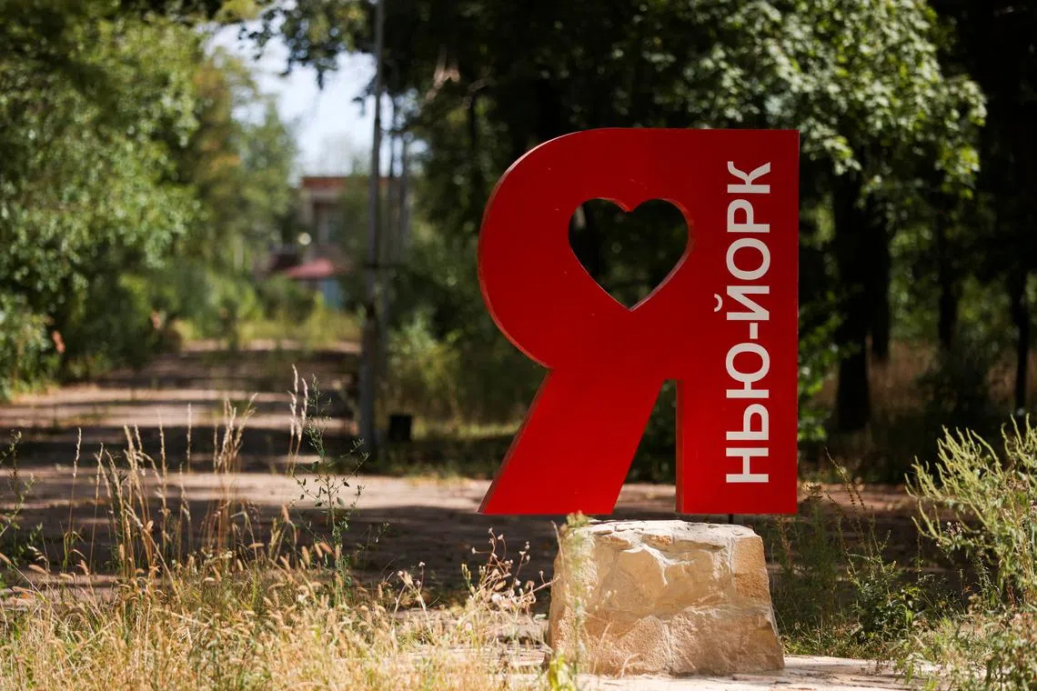 FILE PHOTO: A sign reads \"I love Niu York\" in Niu-York (New York) near Toretsk, war-affected area in eastern Ukraine as Russia's attack in Ukraine continues, Donetsk region, Ukraine August 25, 2022. REUTERS/Ammar Awad/File Photo
