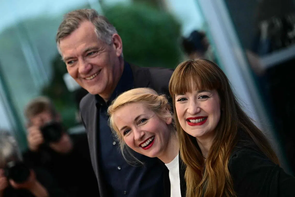 Members of the left-wing Die Linke (The Left) party Jan van Aken (L) and Ines Schwerdtner (C) , with Heidi Reichinnek (R).