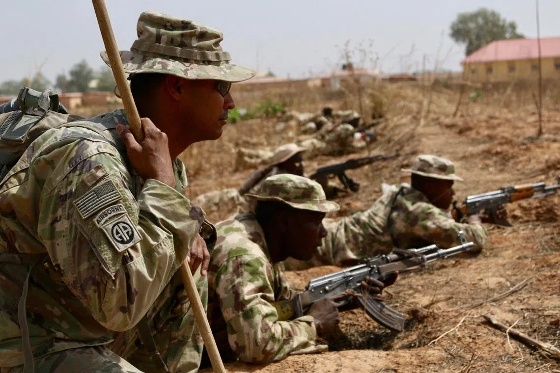 A U.S. Army soldier (L) trains Nigerian Army soldiers at a military compound in Jaji, Nigeria, February 14, 2018.    Capt. James Sheehan/U.S. Army/Handout via REUTERS