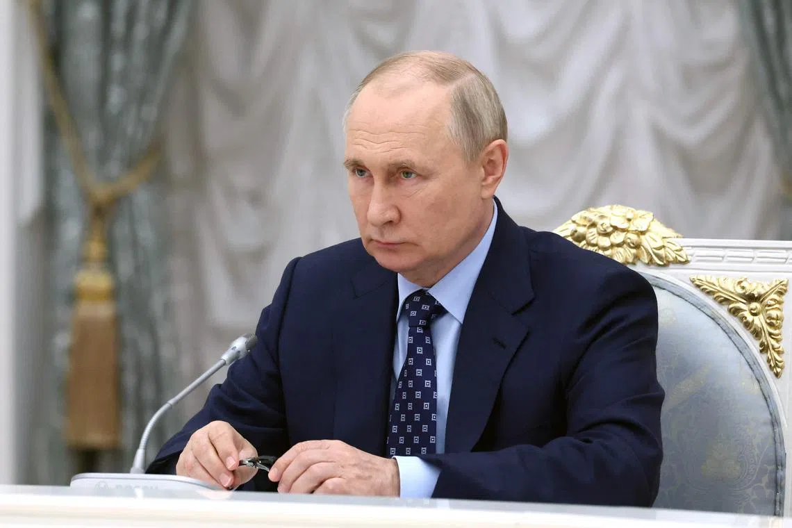 Vladimir Putin has slammed industrialists and rich Russians who maintain wealth abroad and called for them to repatriate assets. 
