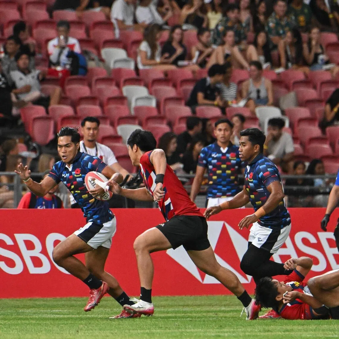 Malaysia (blue) going against Thailand (red) in the finals of the men's SEA Sevens rugby final at the National Stadium on Jan 31.