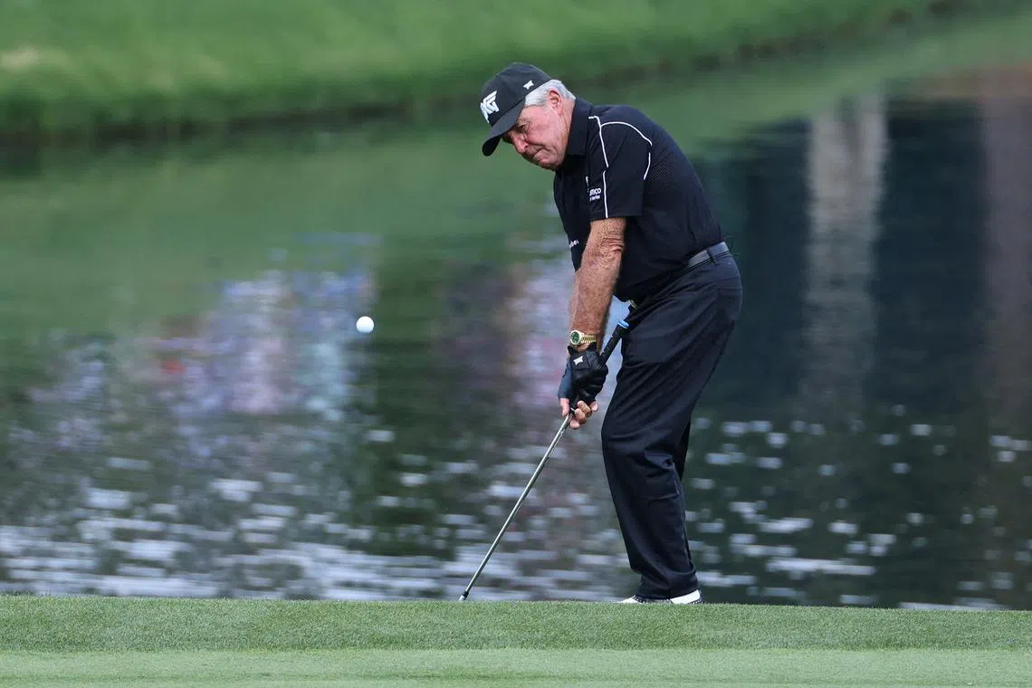 FILE PHOTO: Golf - The Masters - Augusta National Golf Club - Augusta, Georgia, U.S. - April 5, 2023  South Africa's Gary Player chips onto the green on the first hole during the par 3 tournament REUTERS/Mike Blake/File Photo