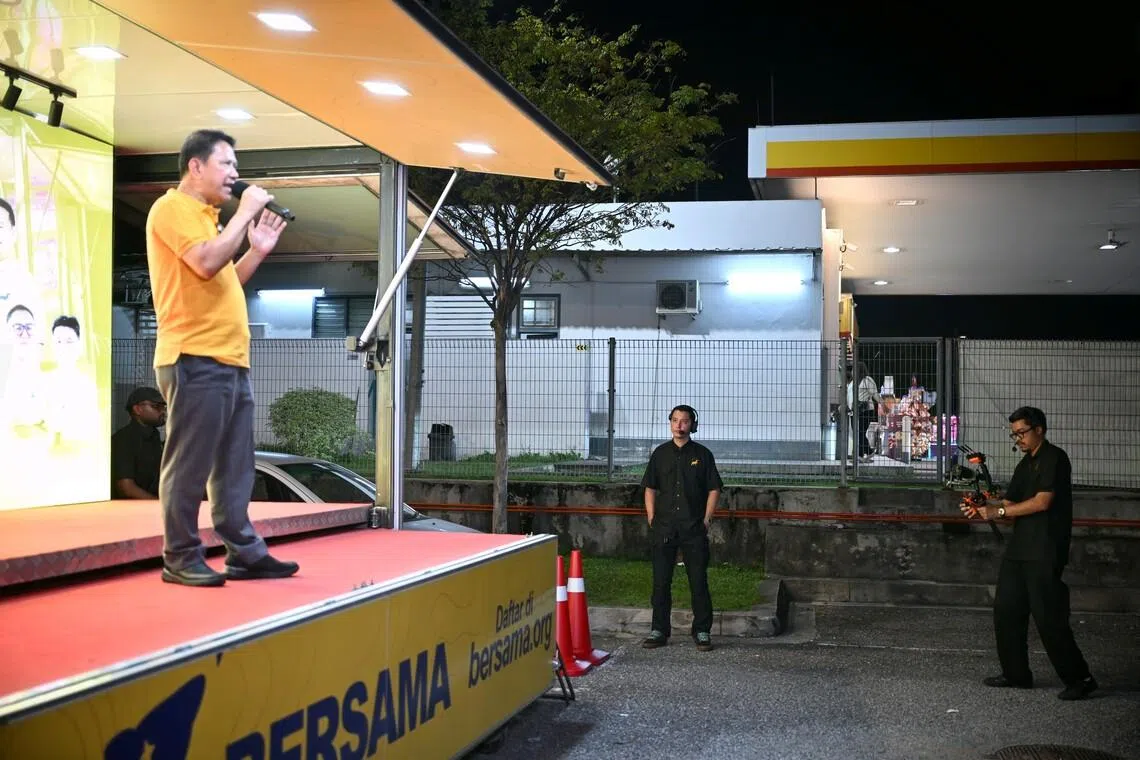 Farhan Iqbal (right) monitoring Bersama’s “Mousedeer Truck” rally in Stulang, Johor Bahru, on June 28.