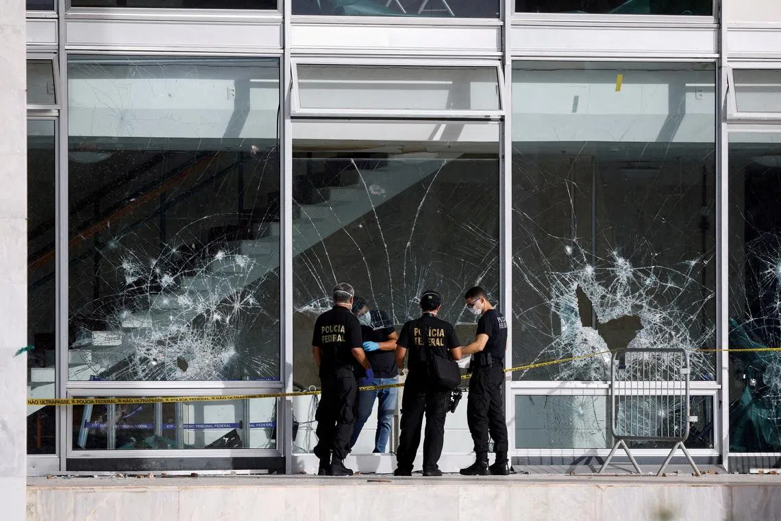 FILE PHOTO: Members of the Federal Police work at the Supreme Court building following protests by supporters of Brazil's former President Jair Bolsonaro against President Luiz Inacio Lula da Silva, in Brasilia, Brazil, January 9, 2023. REUTERS/Amanda Perobelli/File Photo