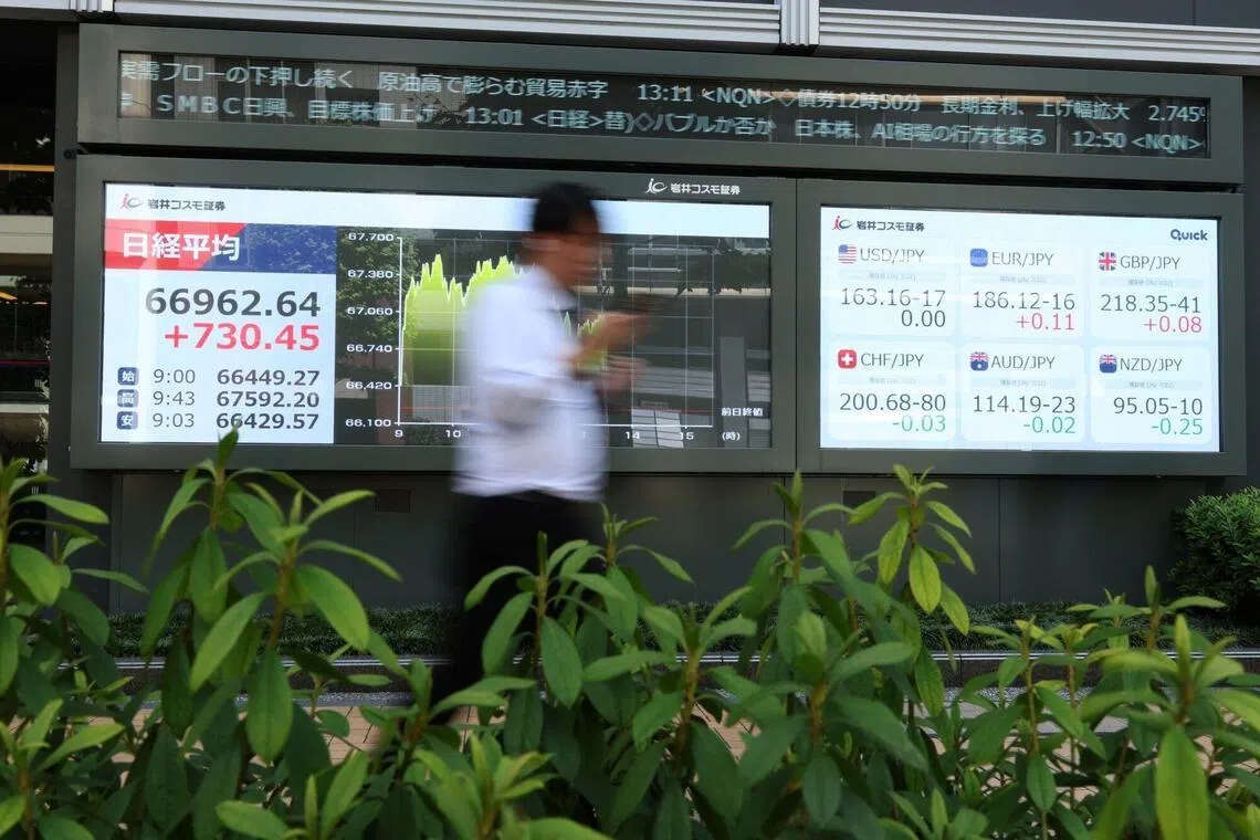Asian stocks cling to gains as US rebounds, oil rises