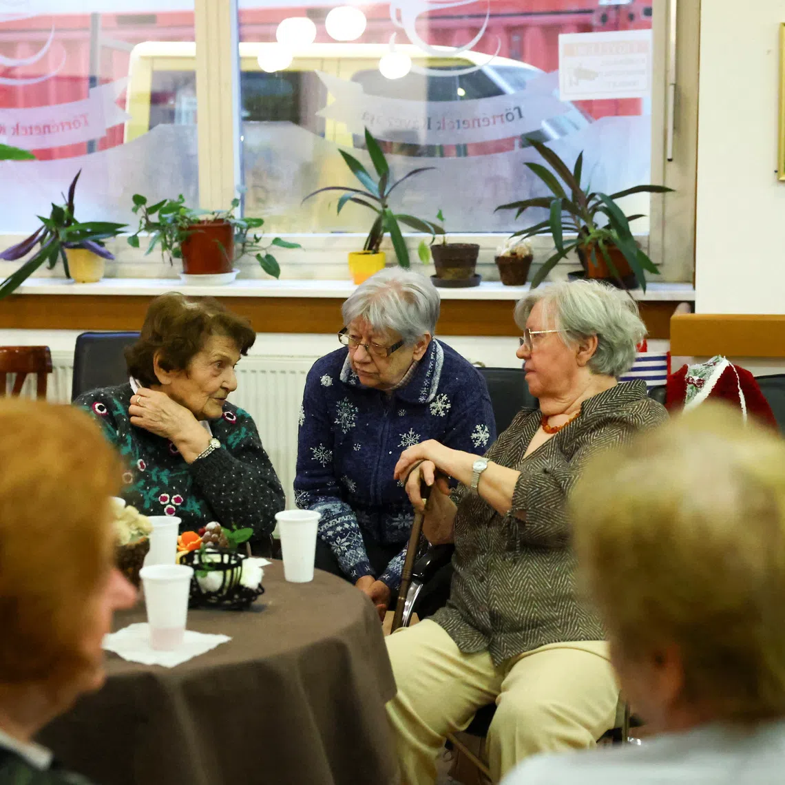 Elderly women talk in a pensioners club in Budapest, Hungary, December 15, 2025. REUTERS/Bernadett Szabo