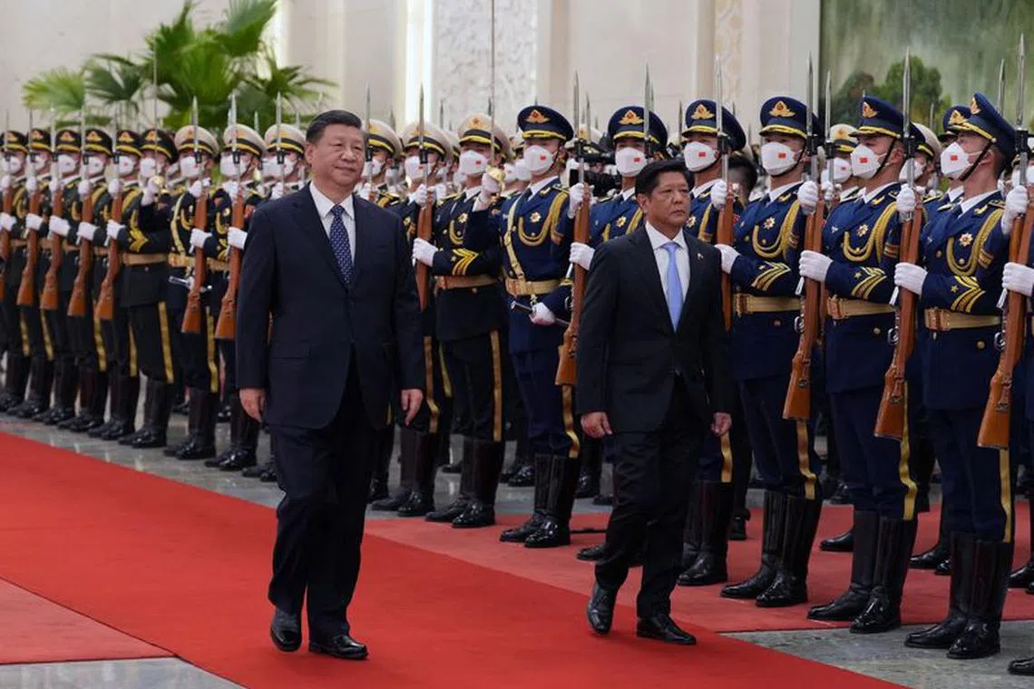 Chinese President Xi Jinping and Philippine President Ferdinand Marcos Jr review the honour guard during a welcome ceremony at the Great Hall of the People in Beijing, China January 4, 2023. cnsphoto via REUTERS/File Photo