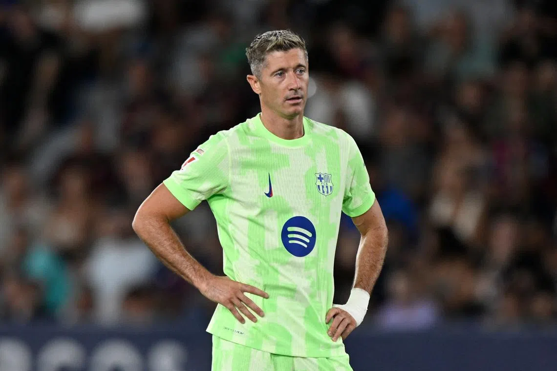 FILE PHOTO: Soccer Football - LaLiga - Levante v FC Barcelona - Esatdio Ciudad de Valencia, Valencia, Spain - August 23, 2025 FC Barcelona's Robert Lewandowski reacts REUTERS/Pablo Morano/File Photo