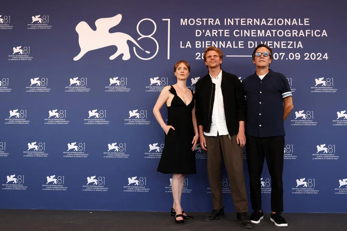 FILE PHOTO: Director Tim Fehlbaum and cast members Leonie Benesch and Ben Chaplin pose during a photocall for the movie \"September 5\", Orizzonti section, at the 81st Venice Film Festival, Venice, Italy, August 29, 2024. REUTERS/Yara Nardi/File Photo