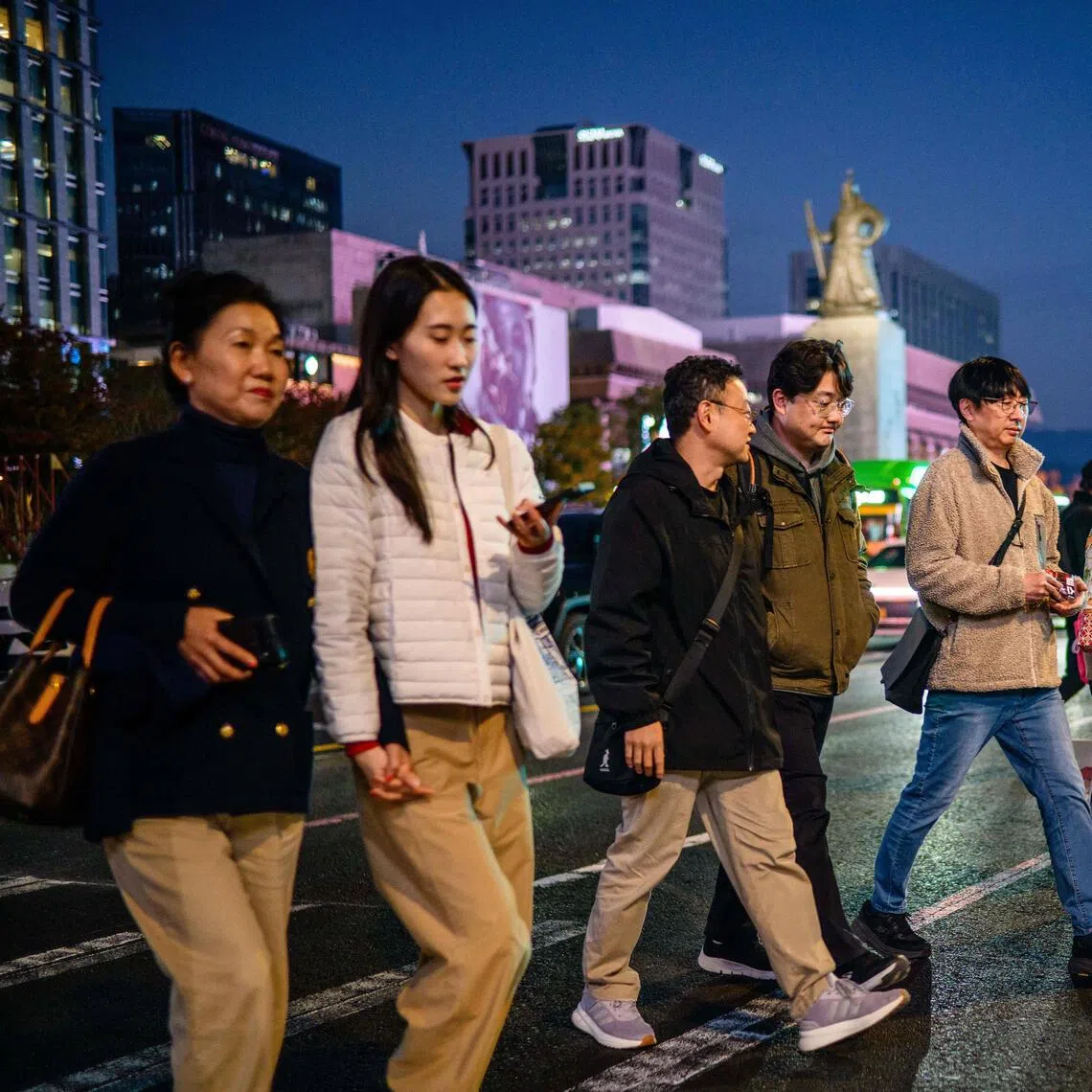 More members of the conglomerate families were also marrying those without prominent business backgrounds.