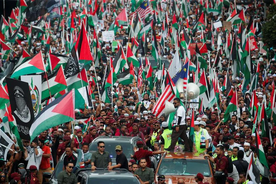 Malaysians march to protest outside the U.S. embassy in support of Palestinians in Gaza, as the conflict between Israel and Hamas continues, at Kuala Lumpur, Malaysia, October 28, 2023. REUTERS/Hasnoor Hussain