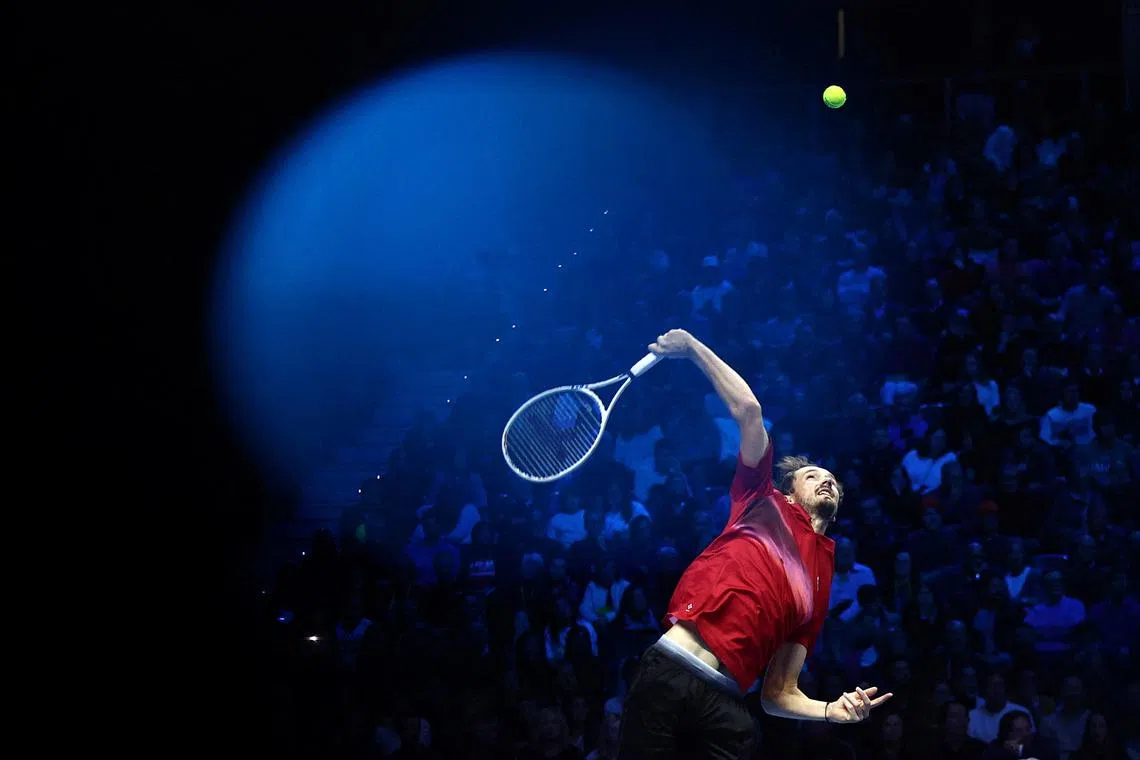 Tennis - ATP Finals - Inalpi Arena, Turin, Italy - November 14, 2024 Russia's Daniil Medvedev in action during his singles group stage match against Italy's Jannik Sinner REUTERS/Guglielmo Mangiapane     TPX IMAGES OF THE DAY