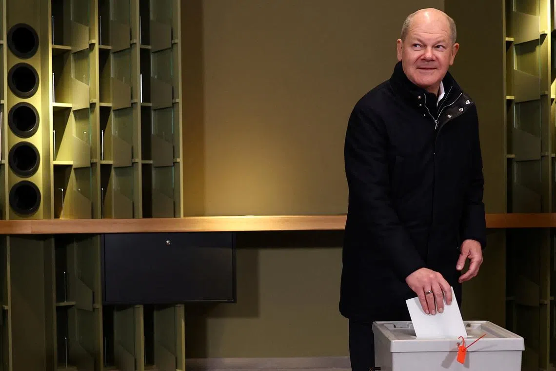 Germans start voting, polls suggest shift to right | The Straits Times