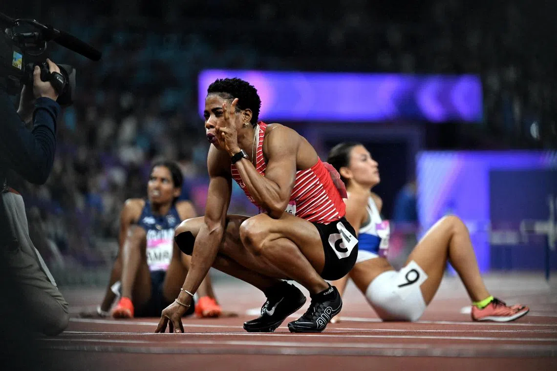 Bahraini Oluwakemi Adekoya won the women's 400m hurdles in an Asian Games record of 54.45 seconds.