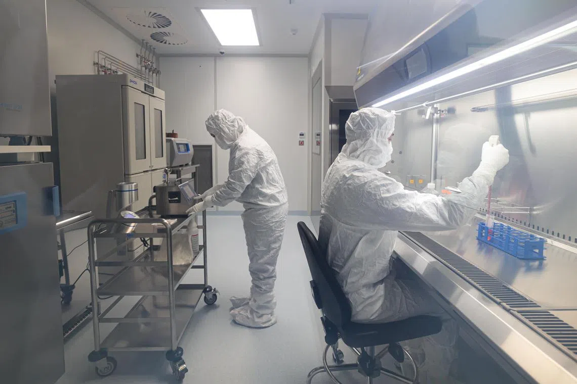 CMG20230804-JasonLee01/李冠卫/赵世楚/Launch of the ACTRIS Cell Therapy Facility(Minister will be giving quite a substantial speech) [National Cancer Centre Singapore (NCCS) Level 1 Auditorium 30 Hospital Boulevard, Singapore 168583] Tour of ACTRIS’s Cell Therapy Process Development & Manufacturing Facility with Minister Ong Ye Kung GMP (Good Manufacturing Practice Compliant) Certificated Clean suites