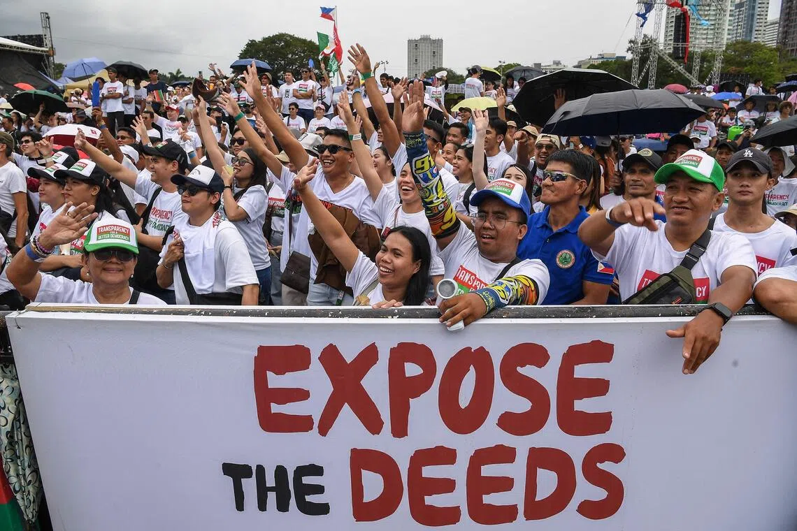 Mega church Iglesia ni Cristo gathers in Manila to protest Philippine corruption