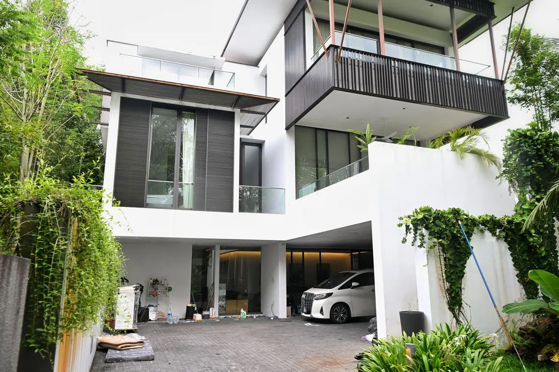 Su Haijin's eldest son led officers to the door of his parents’ bedroom at their Ewart Park home and called for his father to come to the door, which was locked.