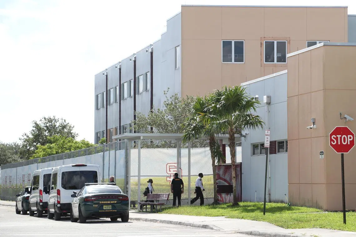 Court deputies exit vans that transported jurors to Marjory Stoneman Douglas High School,  to view the \"1200 building,\" the crime scene where the 2018 shootings took place in Parkland, Florida, U.S. August 4, 2022. Amy Beth Bennett/South Florida Sun Sentinel/Pool via REUTERS/ File Photo