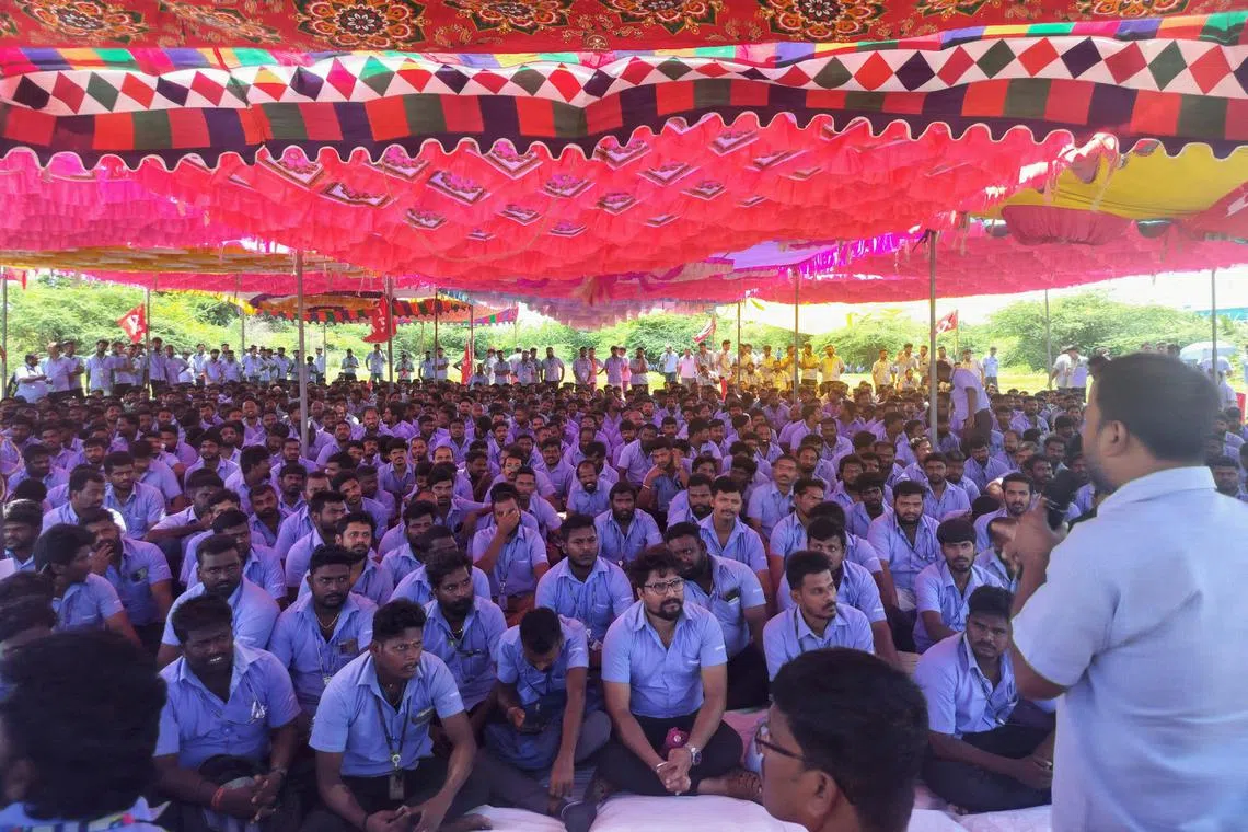 FILE PHOTO: Workers of a Samsung facility listen to a speaker during a strike to demand higher wages at its Sriperumbudur plant near the city of Chennai, India, September 10, 2024. REUTERS/Praveen Paramasivam/File Photo